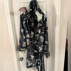 Vera Bradley Star Wars The Mandalorian Baby Yoda Grogu Fleece Robe SIZE 2XL/3XL